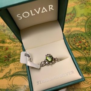 Irish Claddagh Peridot Ring